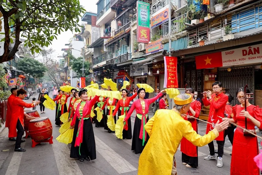 Lễ hội đền Bạch Mã là sự kiện luôn thu hút du khách tại Hà Nội