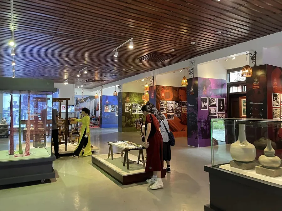 Inside the museum displays many pictures and historical artifacts