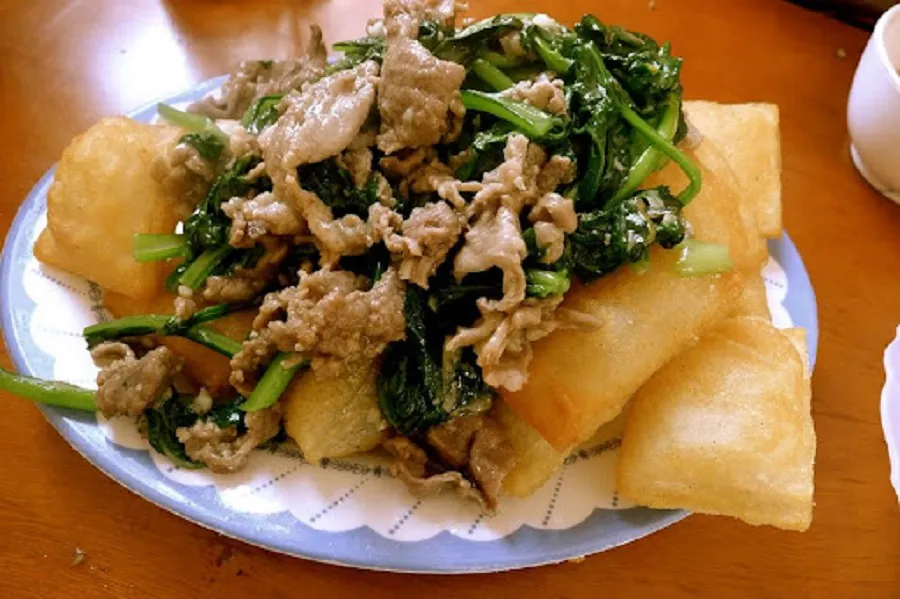 Để đảm bảo độ giòn và phồng của phở đòi hỏi bánh phở phải được chiên ngập dầu