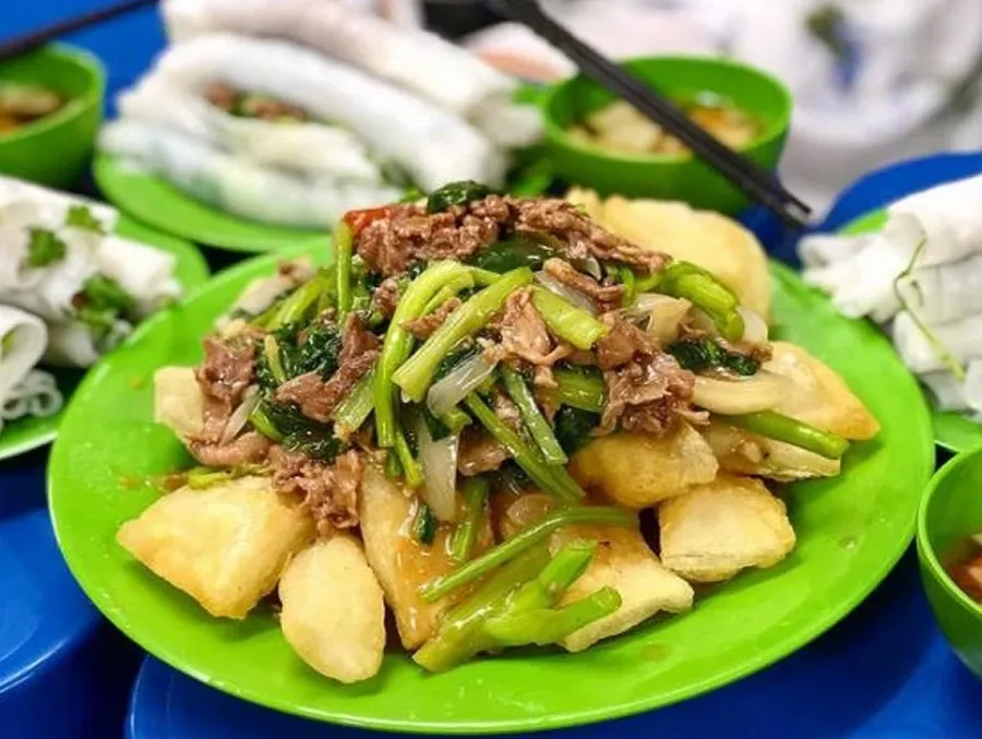 Miếng phở được chiên vàng vàng giòn hấp dẫn
