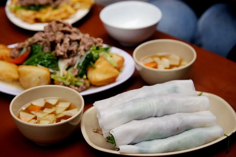 Bánh phở tươi là nguyên liệu chính mấu chốt của món ăn