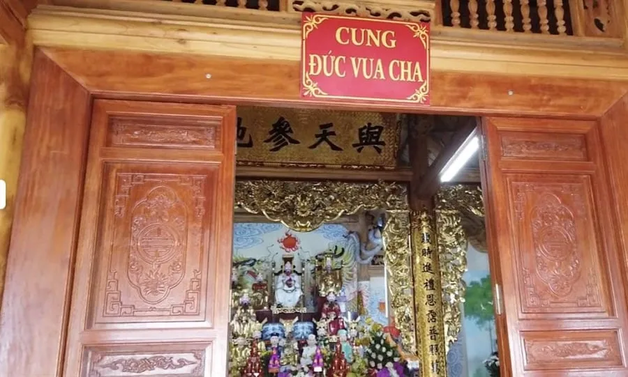 Đền Mẫu mang kiến trúc cổ kính linh thiêng
