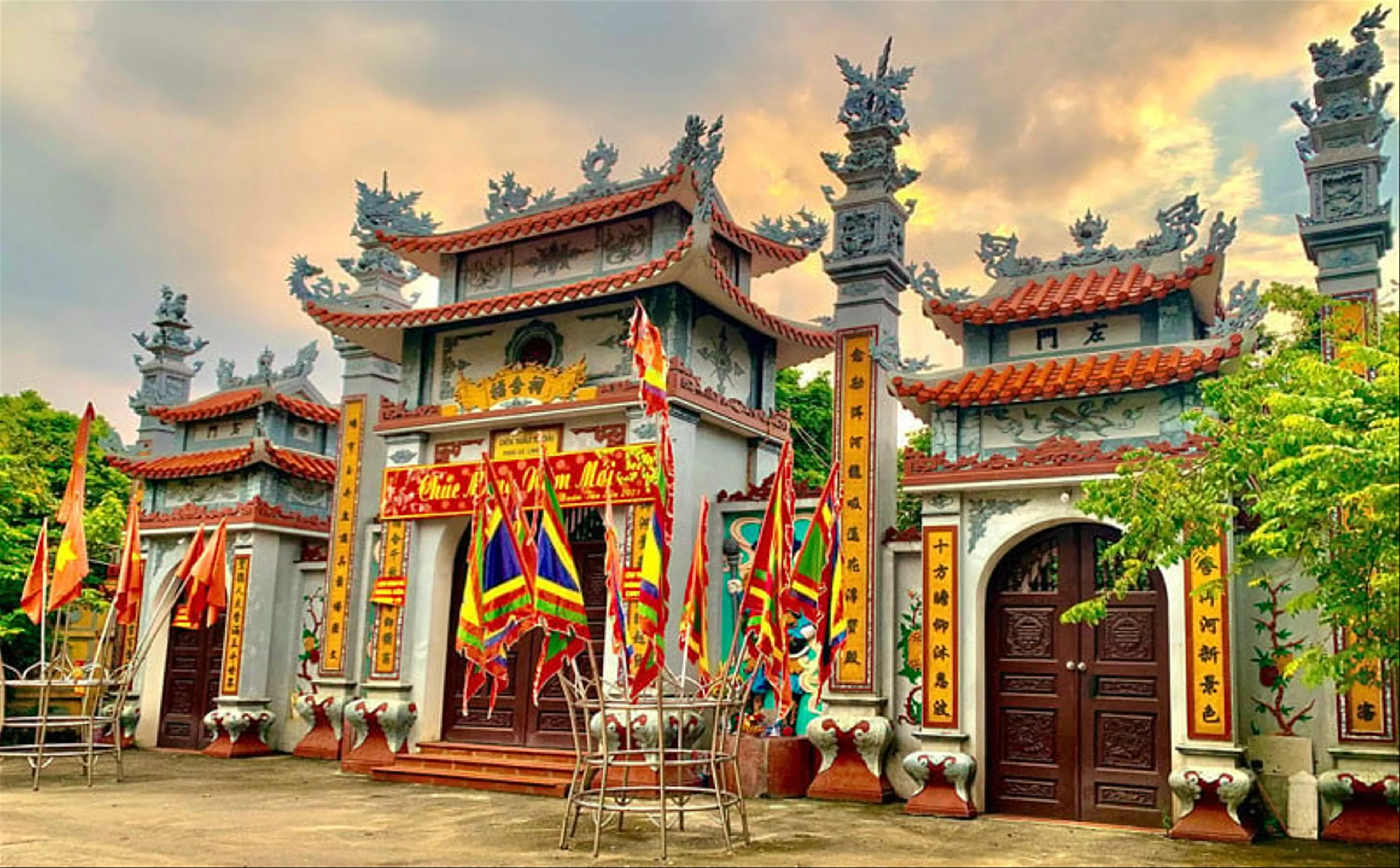 Đền Mẫu Thoải Phúc Xá – Chốn linh thiêng ven sông Hồng