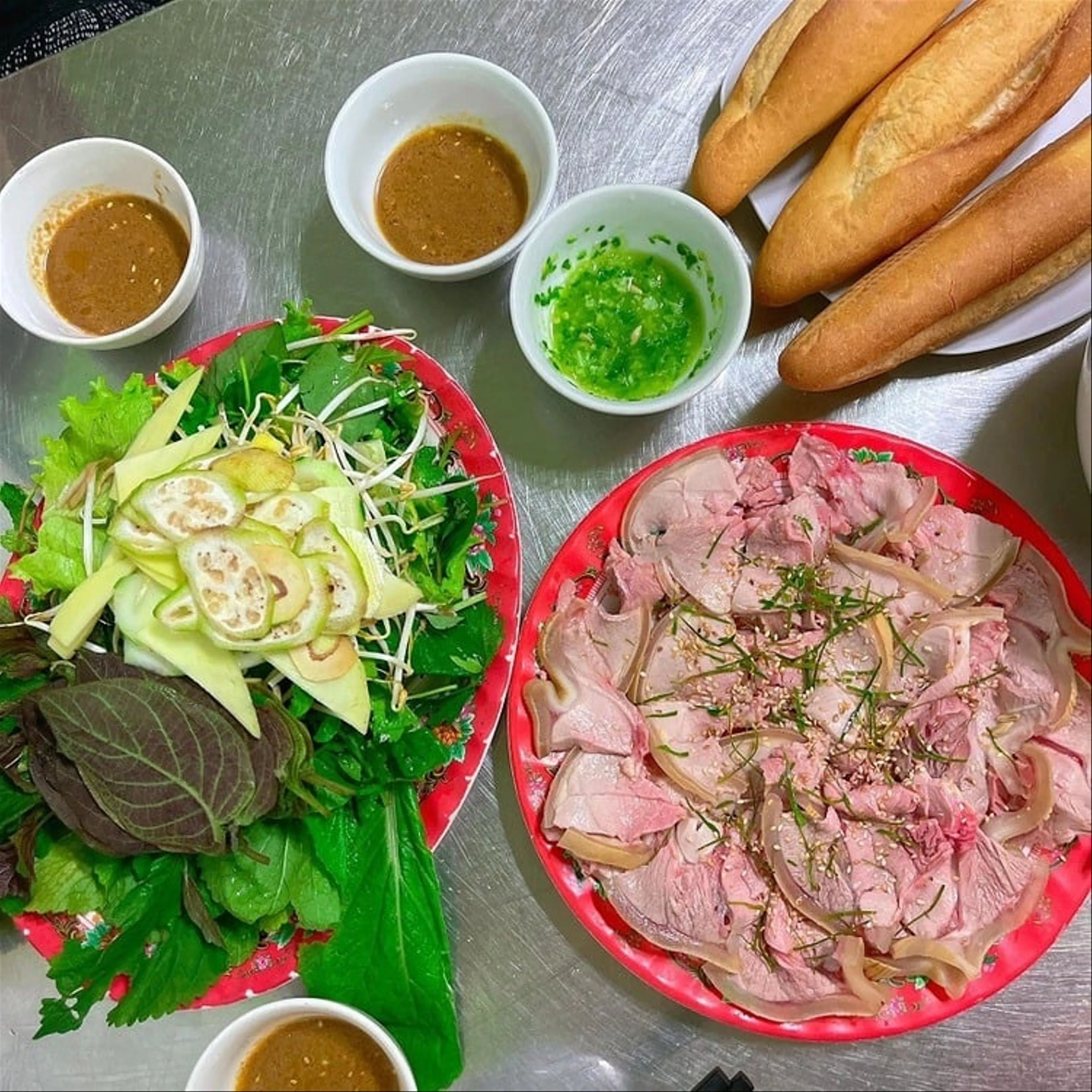 Enjoy puffer fish noodle soup in Da Nang