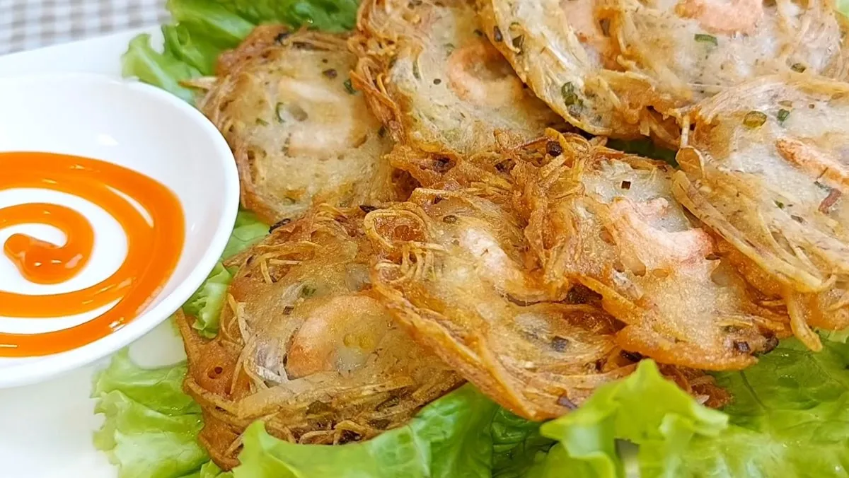 Bánh tôm chiên thơm ngon