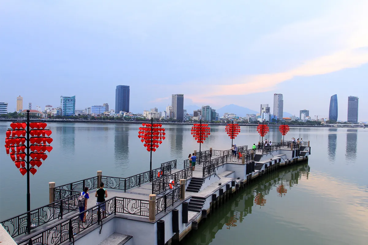 Check in at Da Nang Love Bridge