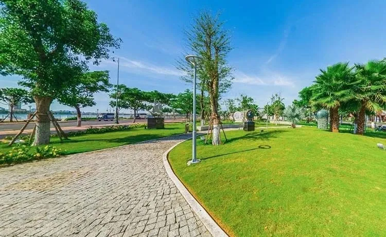 Stroll Around the Riverside Park