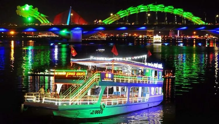 Cruise on Han River Danang
