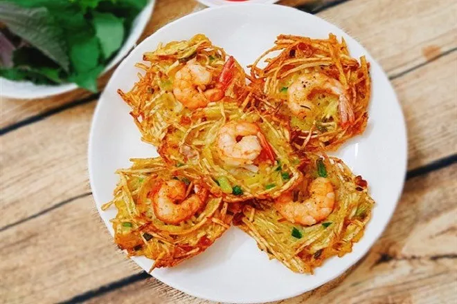 Bánh tôm chiên khoai tây hấp dẫn