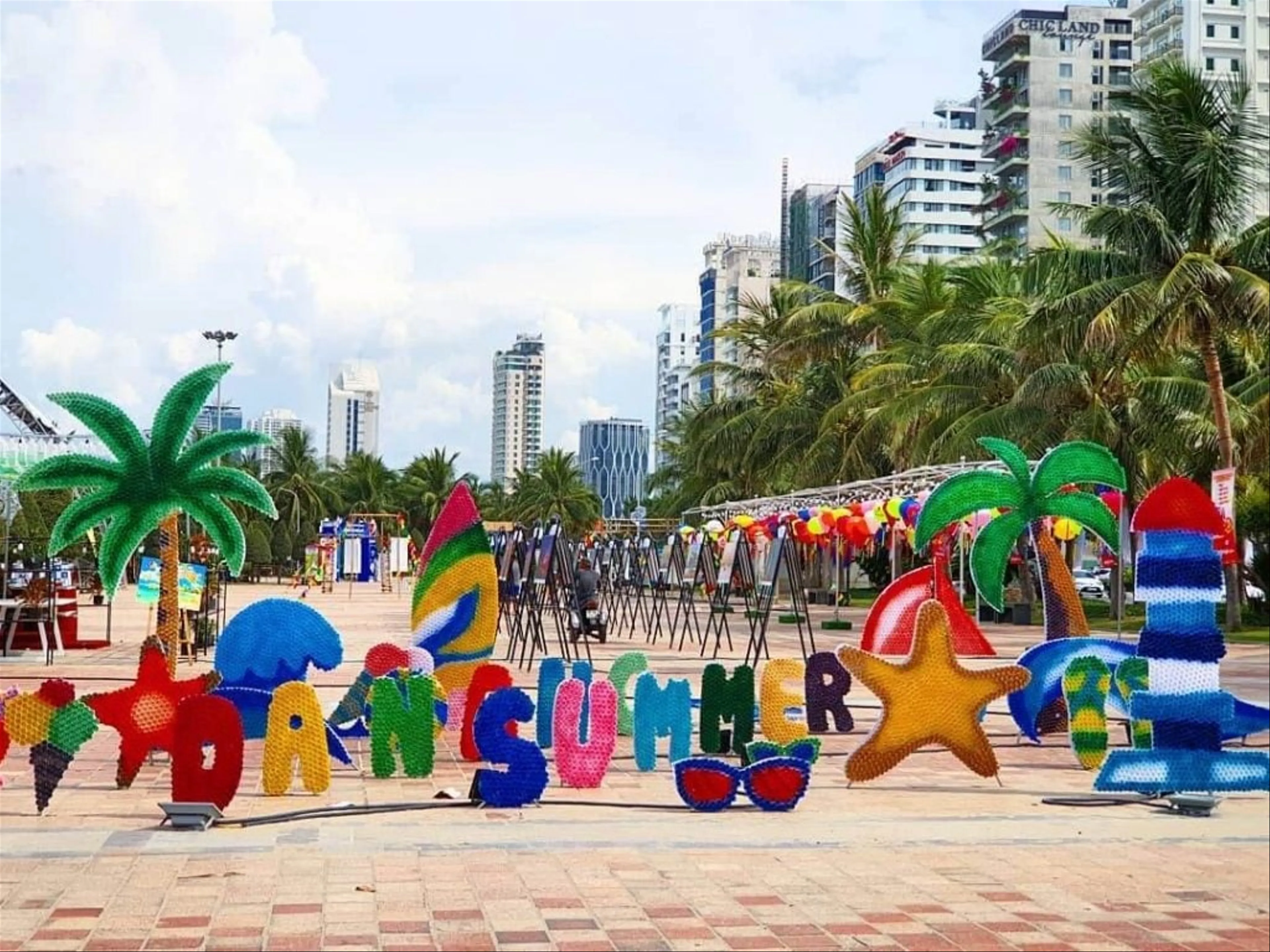 Da Nang Sea Park is an attractive destination for tourists
