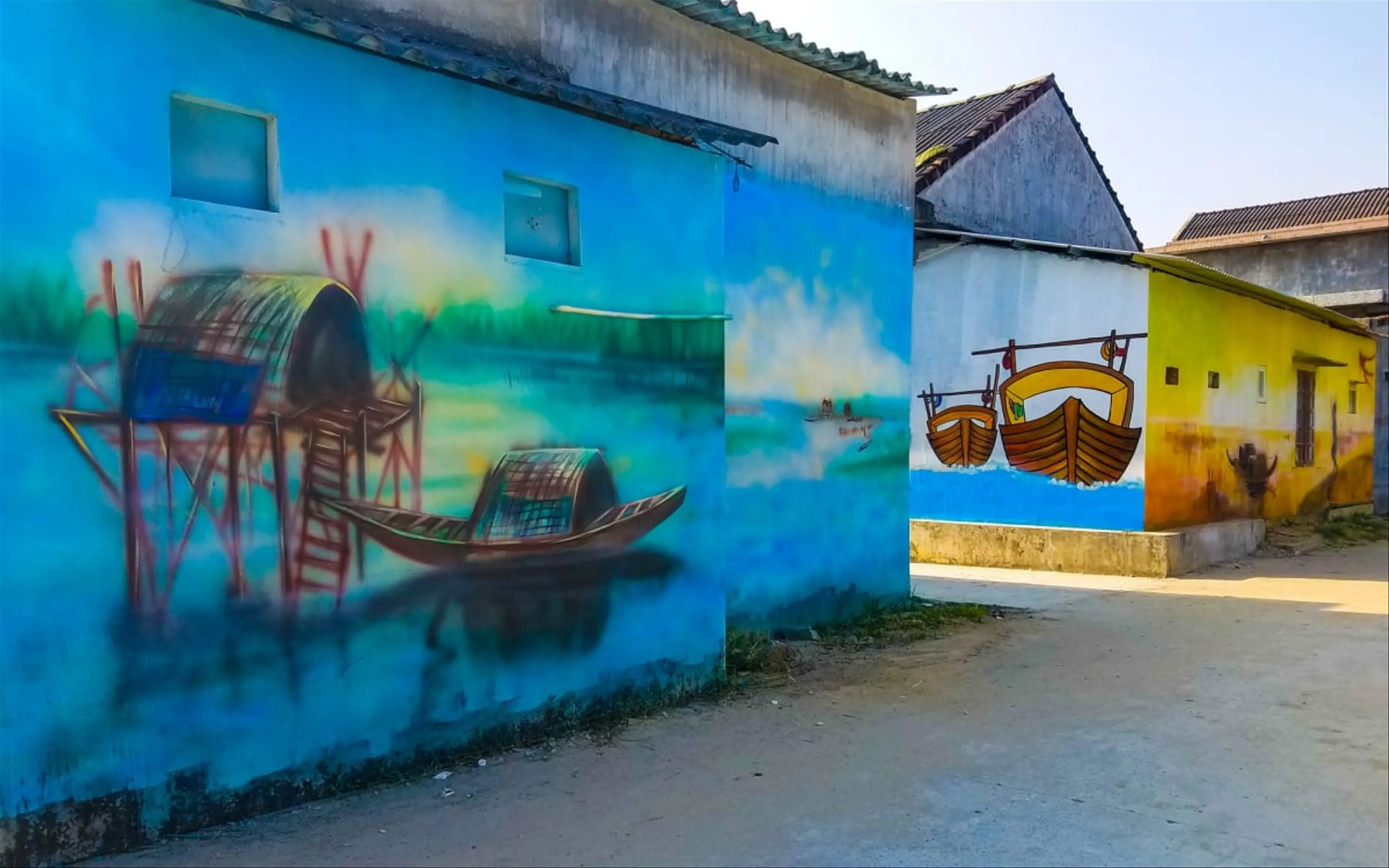 Explore Le Tri mural village in Da Nang