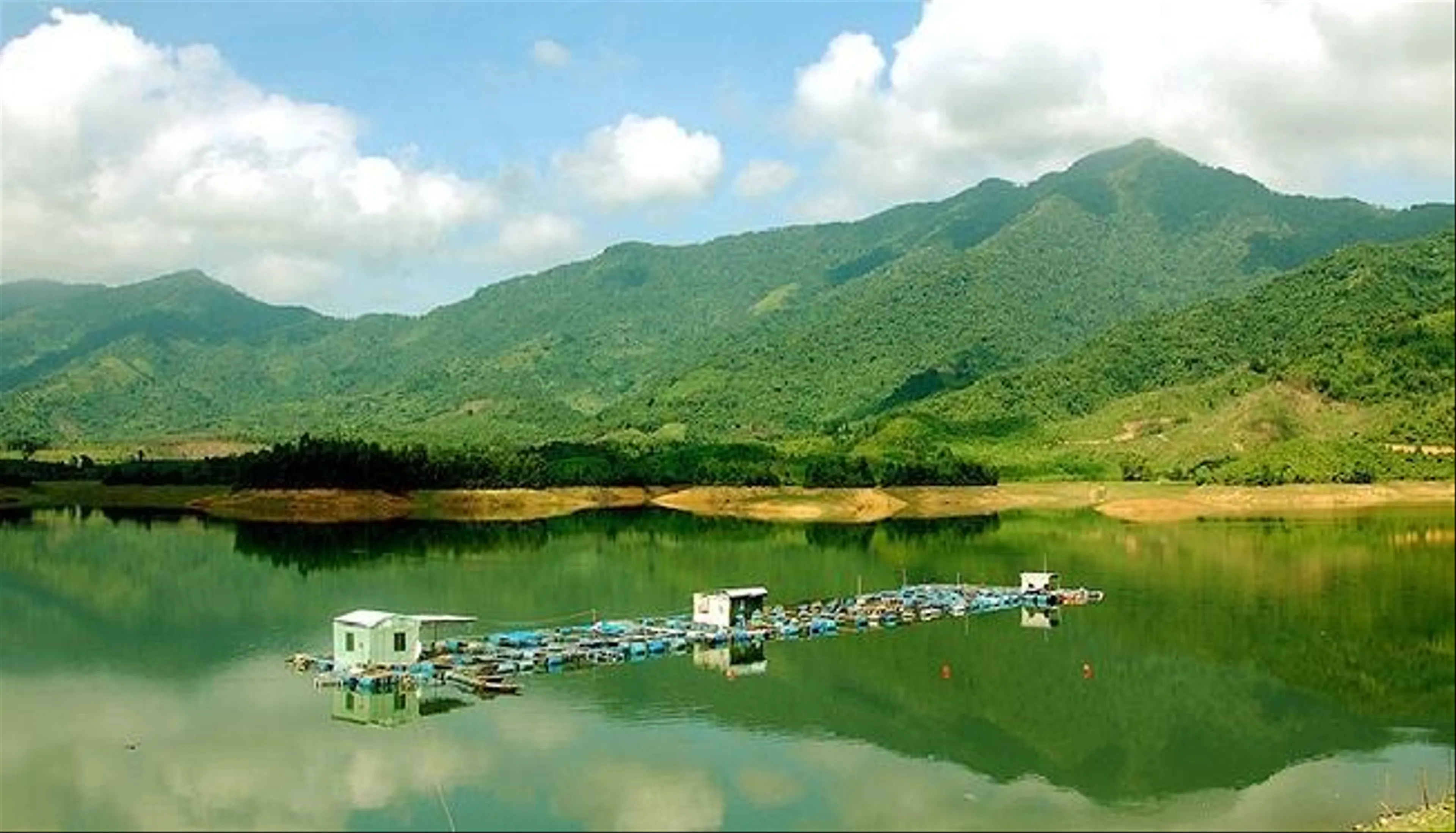 Hồ Hòa Trung điểm đến lý tưởng của du khách