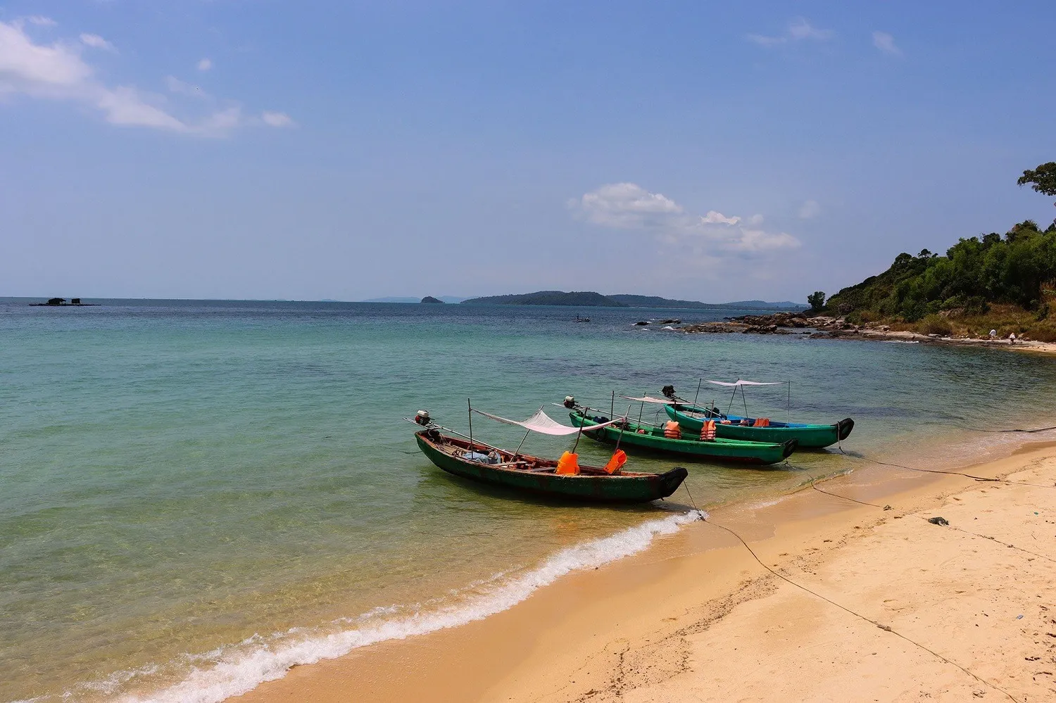 Bãi biển gành dầu hoang sơ