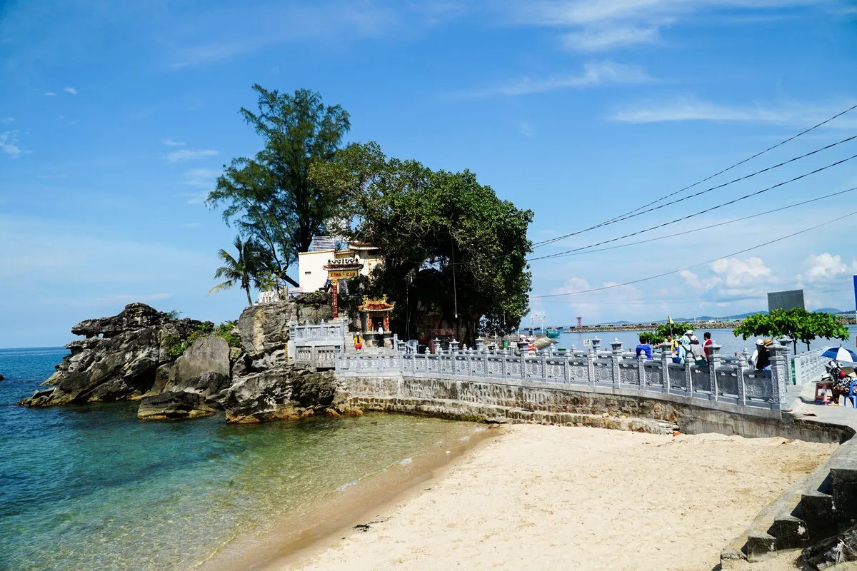 Vẻ đẹp của Dinh Cậu phú Quốc