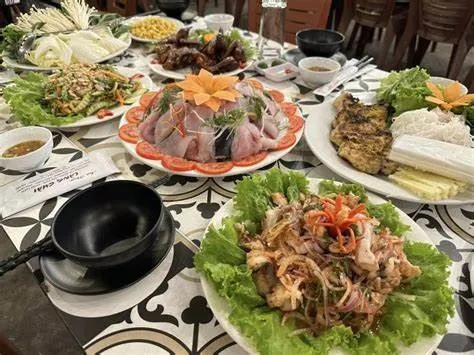 Ẩm thực tươi sống tại Làng Chài Hàn Ninh