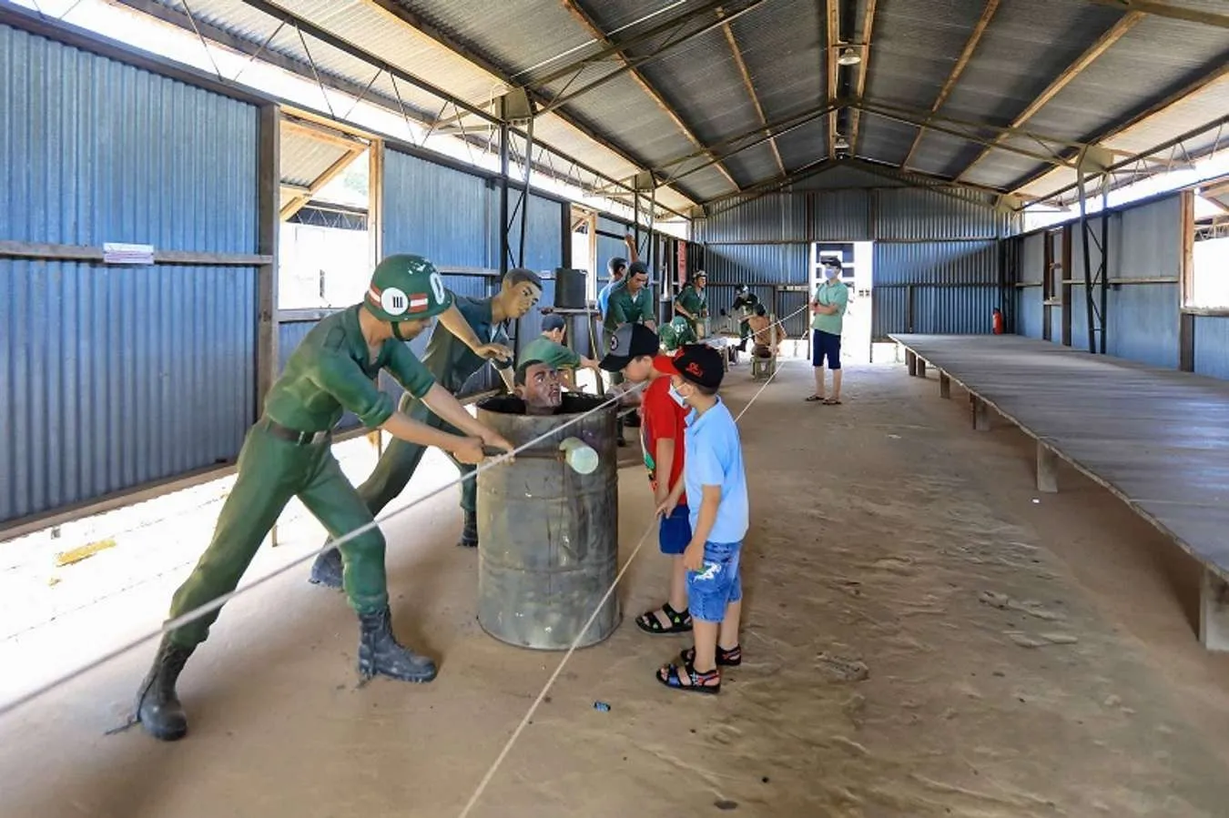Ghé thăm nhà tù phú quốc