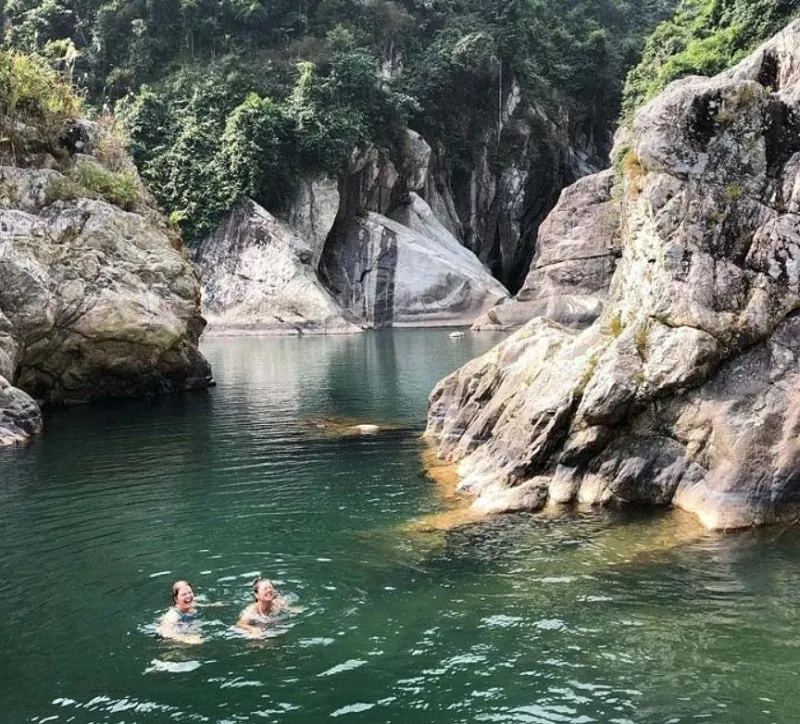 Suối nước tại bản hồ Sapa