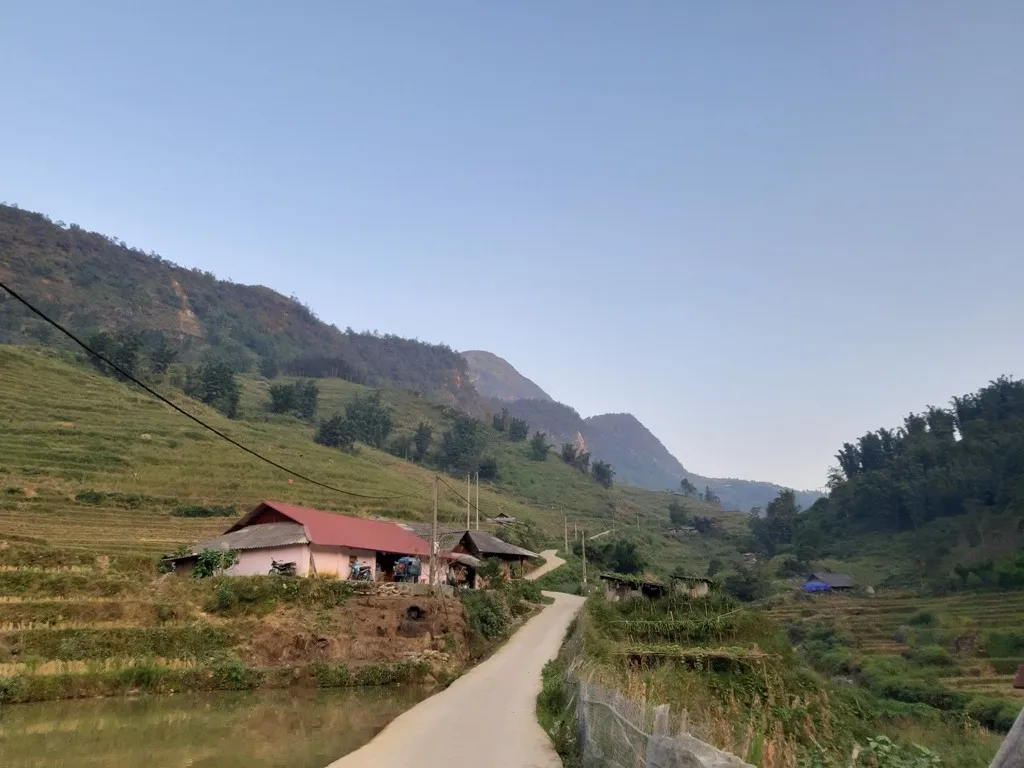 Bản hang đá Sapa