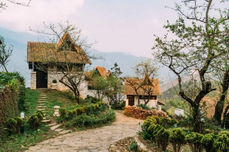 Bản hang đá Sapa