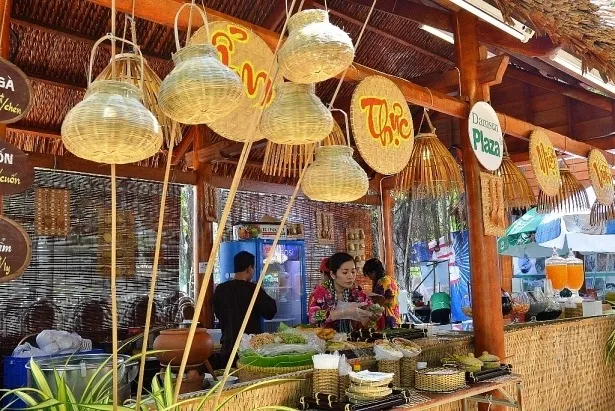 Muong Khuong market