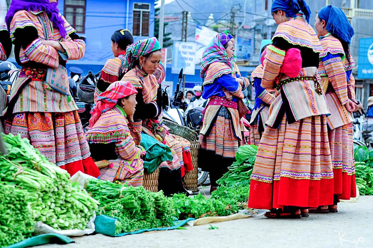 Thực phẩm rau xanh ở chợ cán cầu