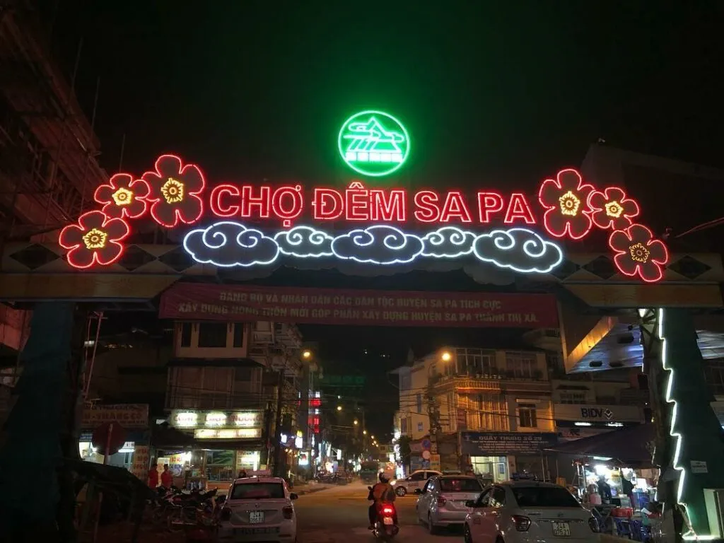 Chợ đêm sapa