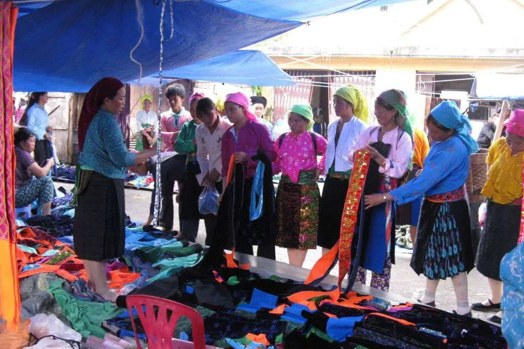 Chợ Mường Hum sapa