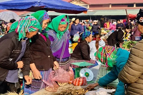 Muong Khuong market