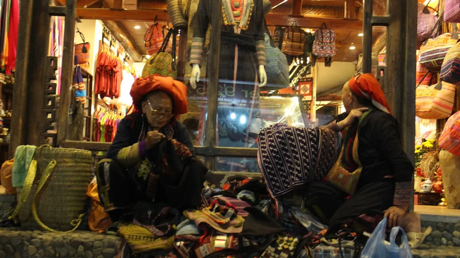 Brocade stalls at Pha Long Sapa market
