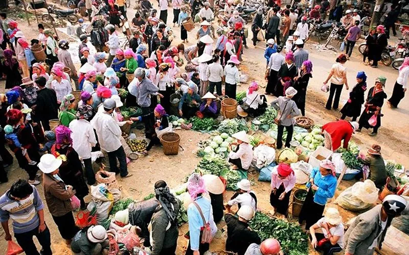 Muong Hum Market
