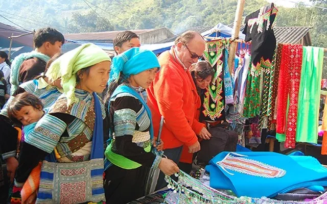 Muong Hum Market