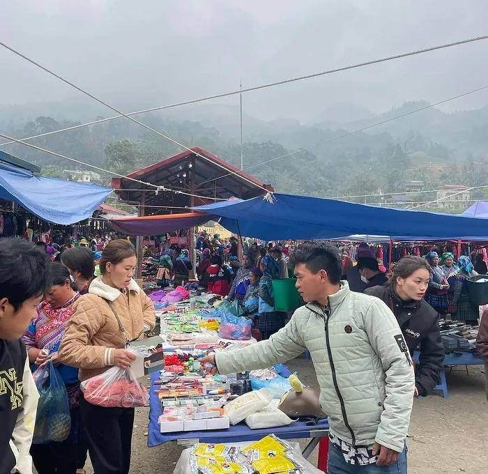 Chợ đêm Sín chéng sapa