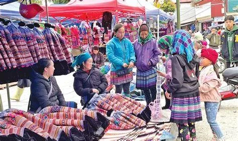 Chợ vải vóc thổ cẩm