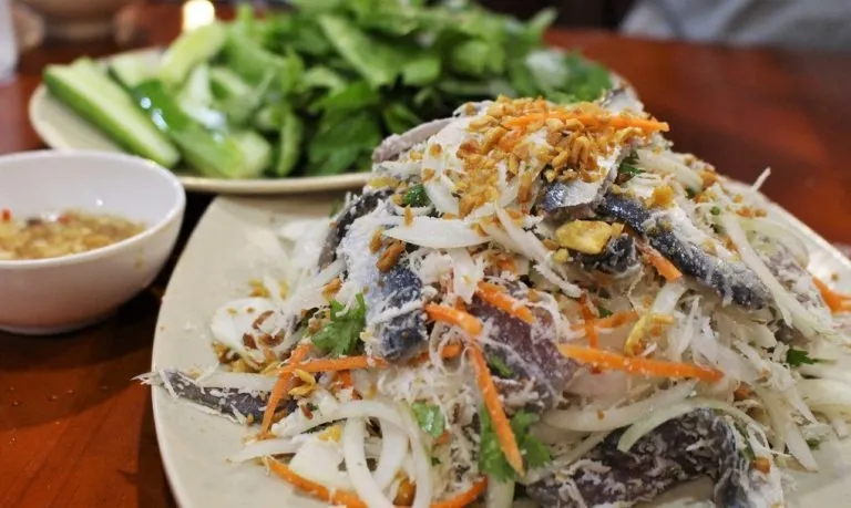 Gỏi cá chích trộn