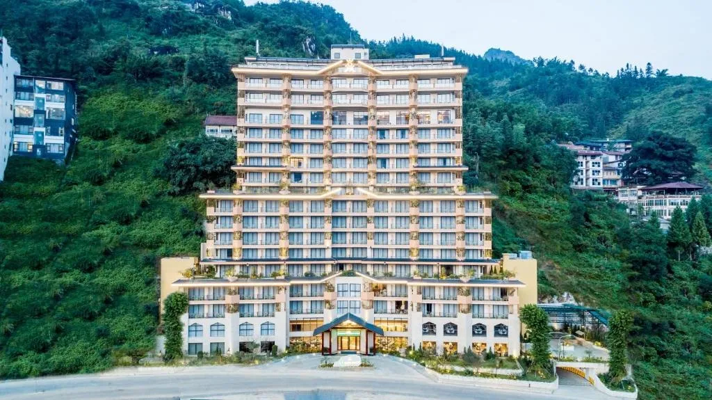 KK Sapa Hotel 5 Star Luxury with Majestic Fansipan Views