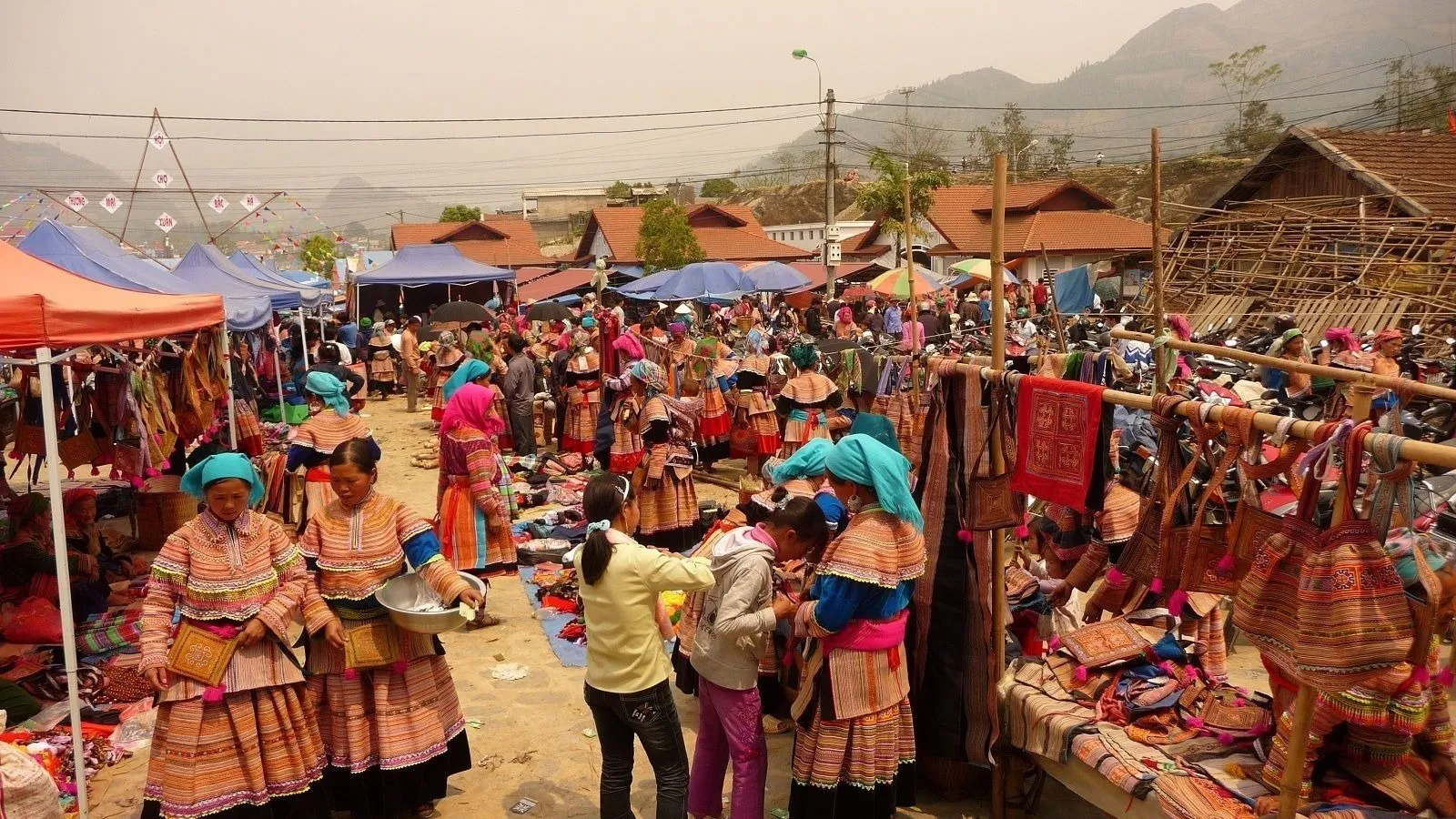 Lung Khau Nhin market in Sapa is an attractive tourist destination for visitors