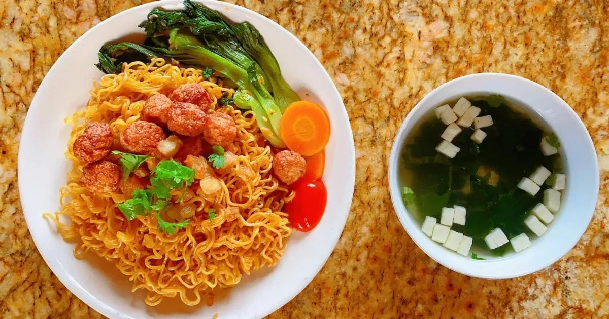 The Secret Behind Phu Quoc Stirred Noodles’ Unique Flavor is the broth