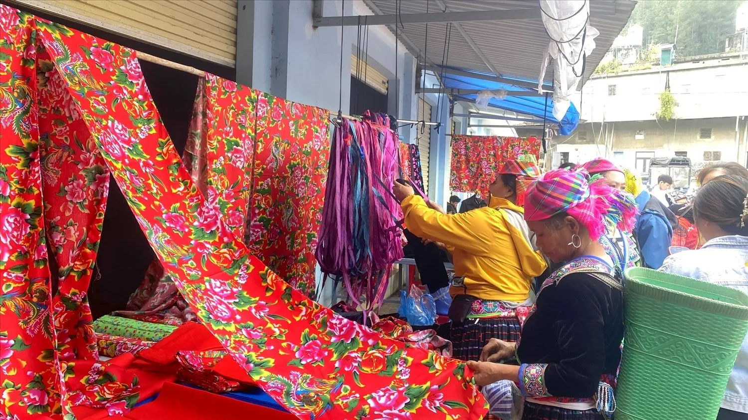 Vải thổ cẩm ở Sín Chéng