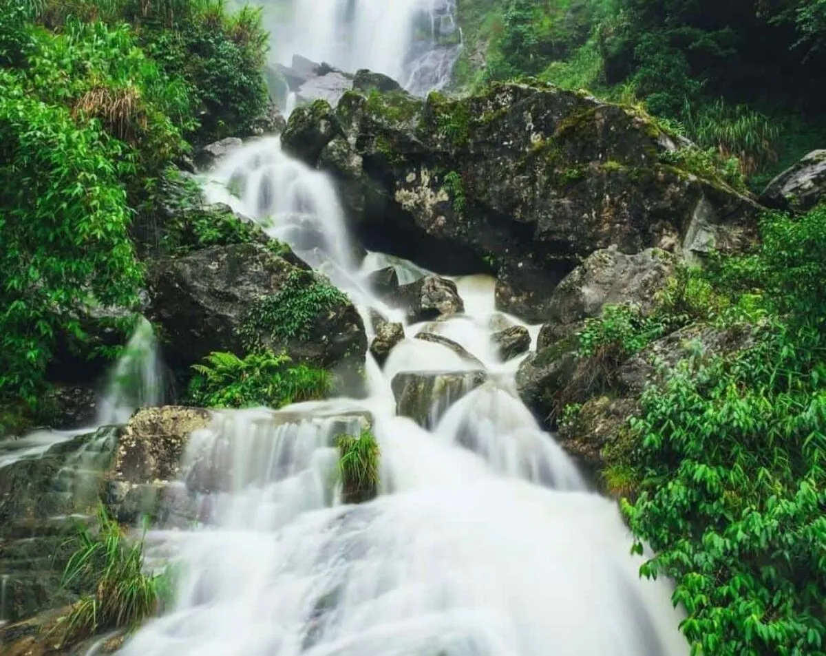 Thác Bạc hùng vĩ