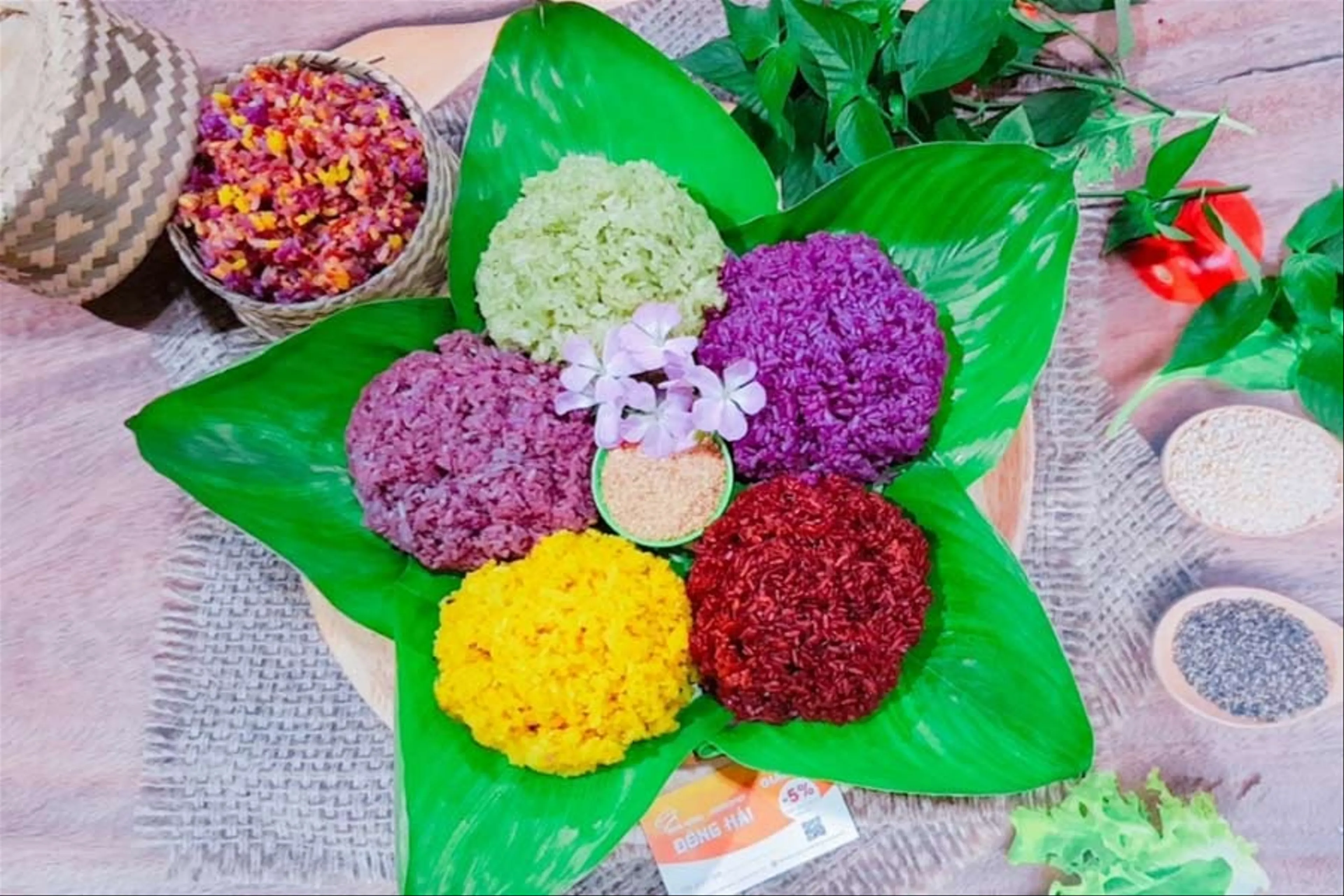 Tận hưởng hương vị độc đáo của xôi ngũ sắc Sapa món ngon không thể bỏ lỡ