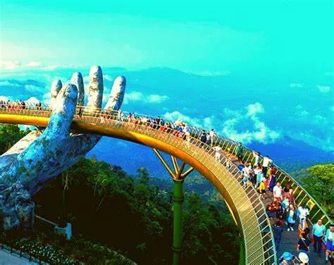 Cầu rồng vàng bà nà hill