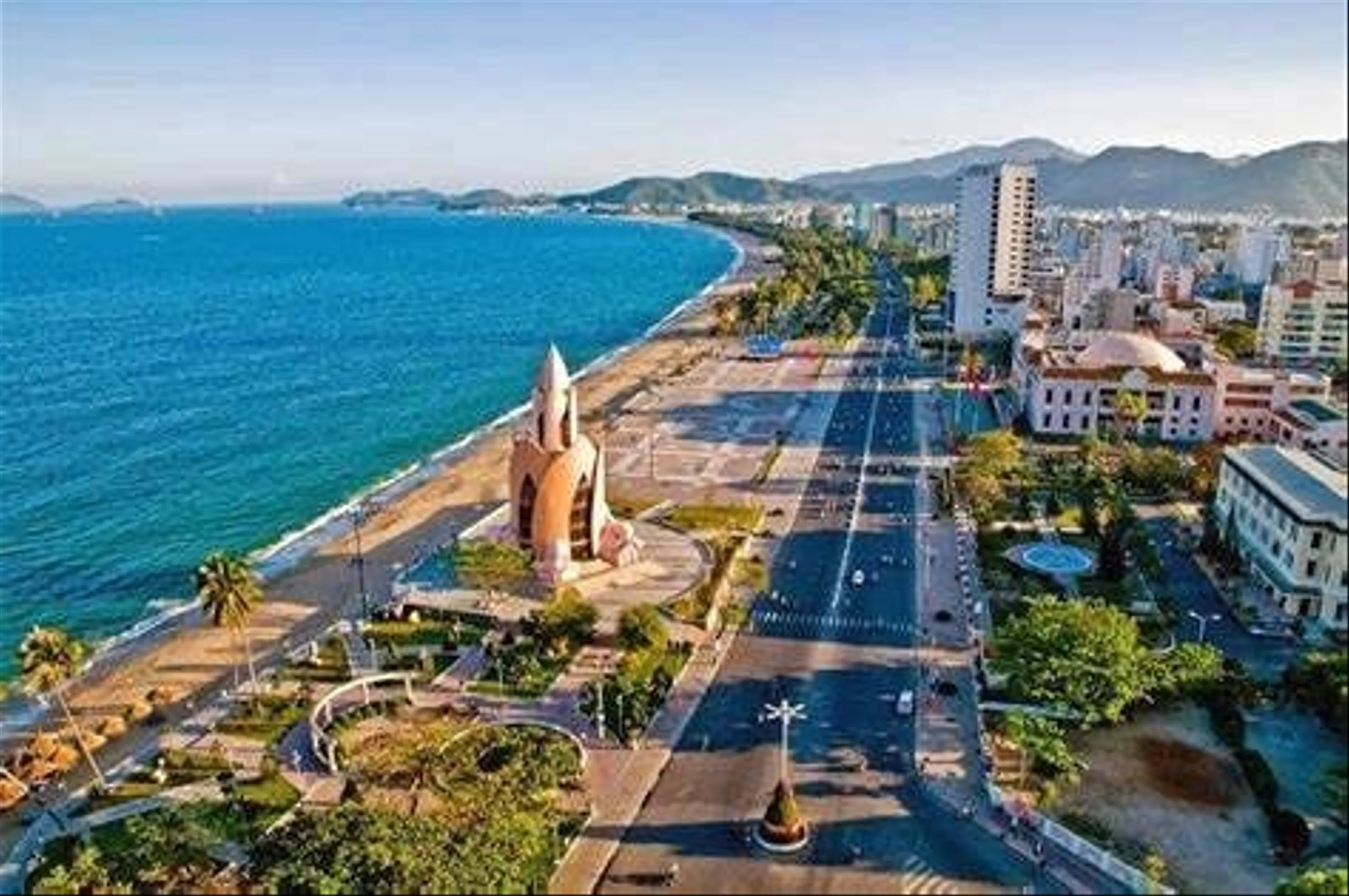 Bãi biển Trần Phú biểu tượng du lịch biển Nha Trang