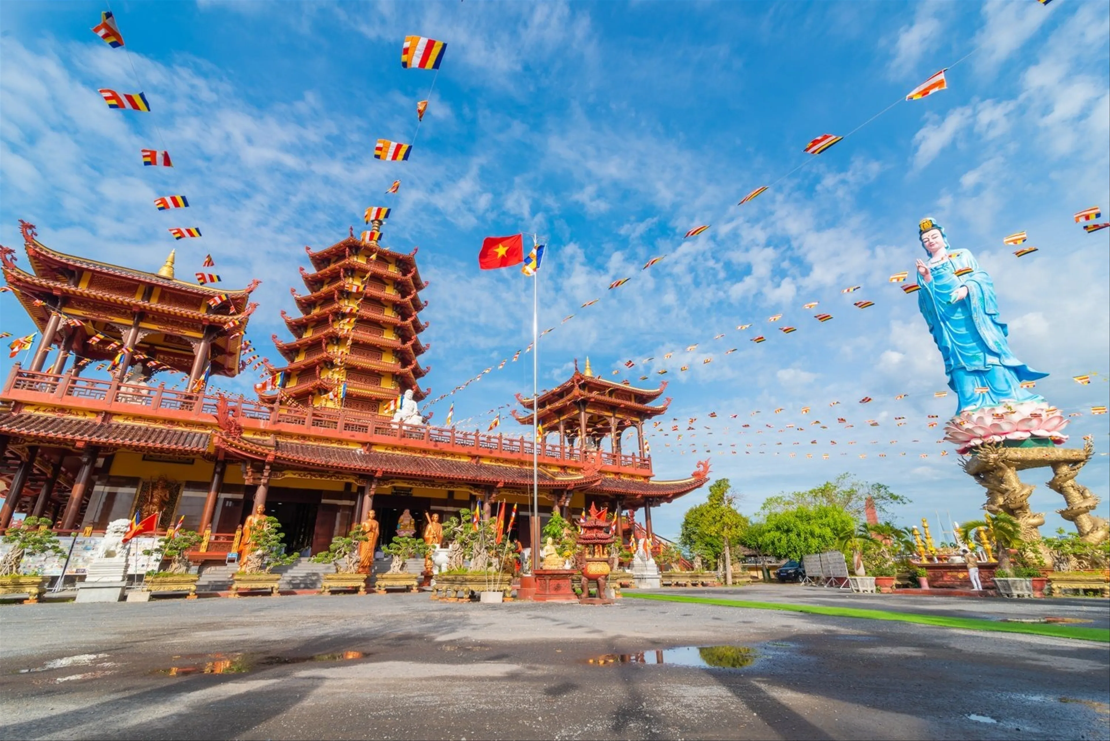 Chùa Long Sơn Nha Trang điểm đến tâm linh giữa lòng thành phố biển