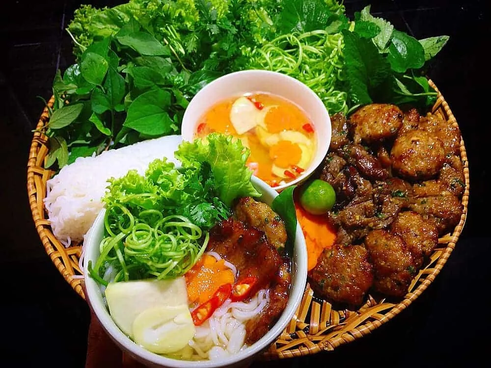 Bún chả cá linh hồn ẩm thực địa phương