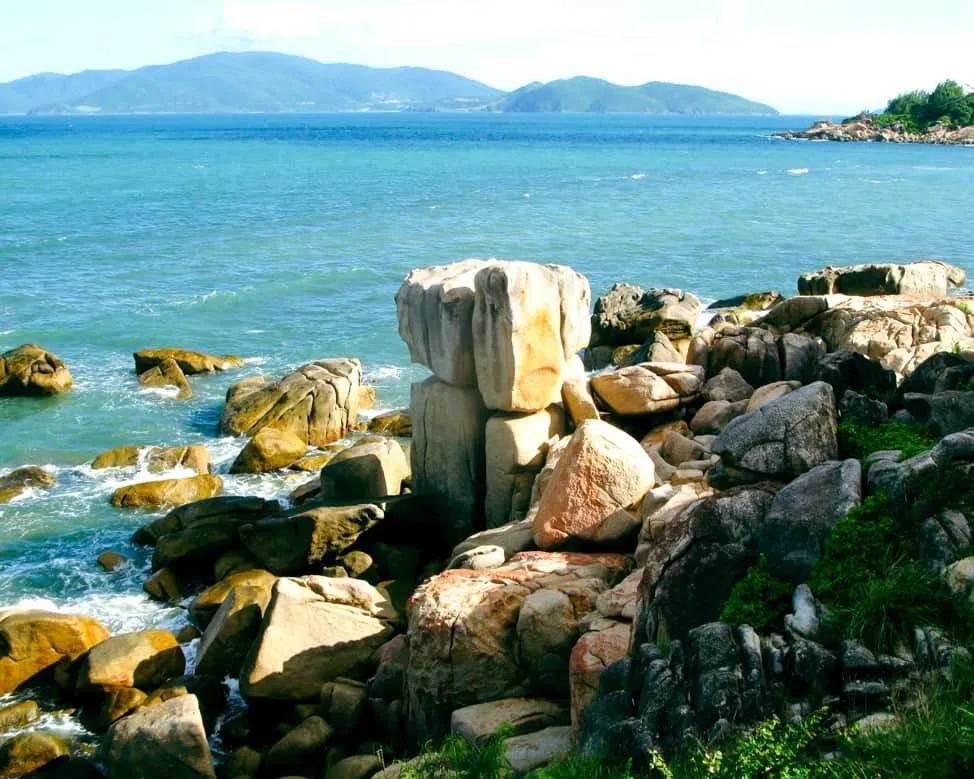 Cảng đá chồng Nha trang