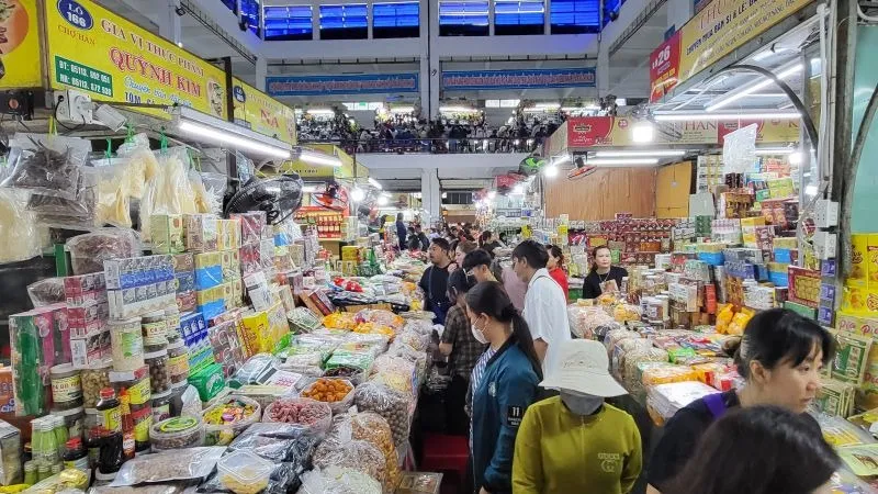 Mua sắm tại chợ hàn Đà Nẵng