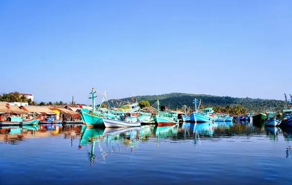 Ham Ninh Phu Quoc market, bustling floating market in Phu Quoc