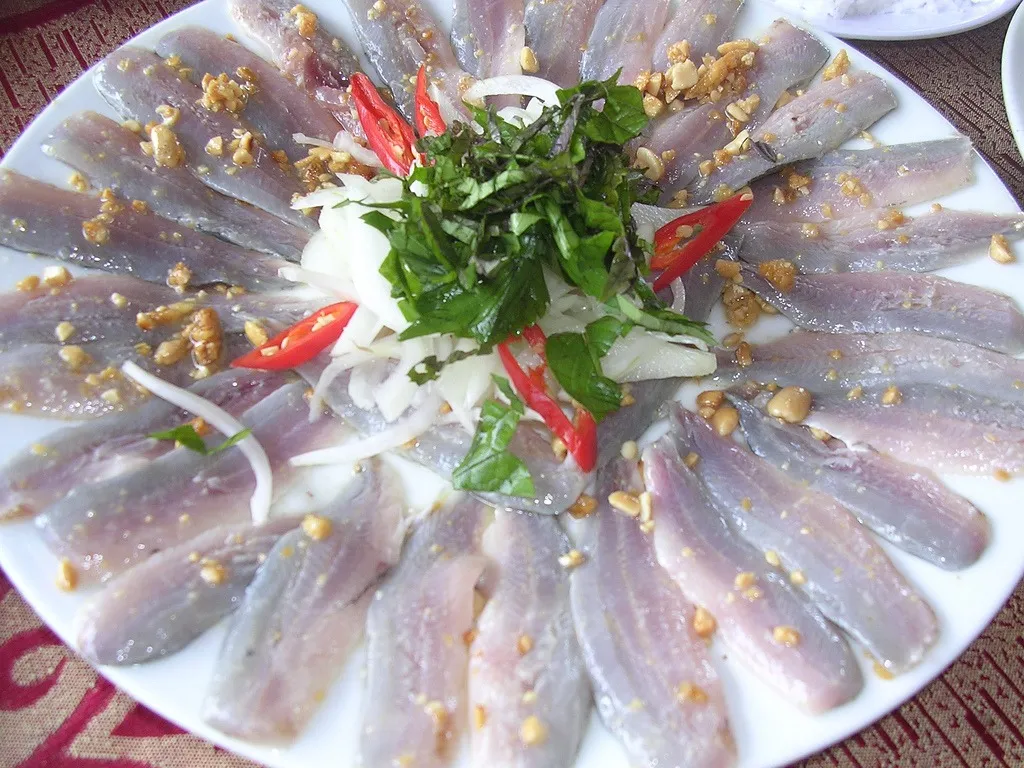 Gỏi cá trích Hương vị biển cả đậm đà xứ đảo