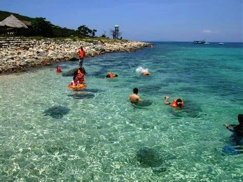 Tắm biển tại &nbsp;hòn Mun Nha Trang