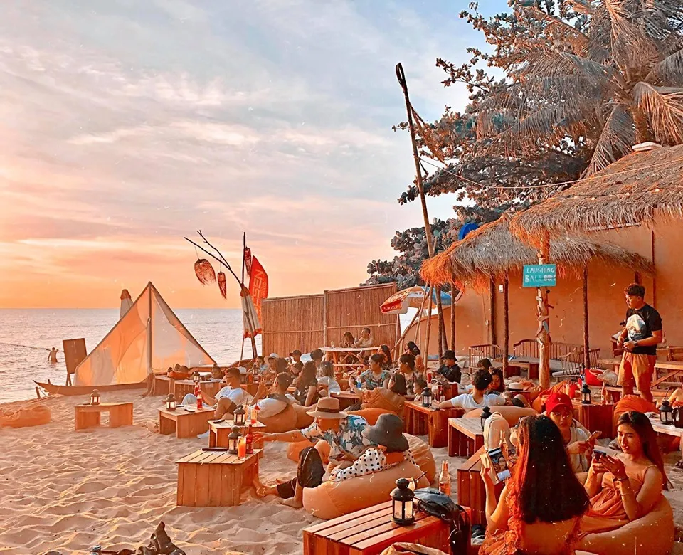 Quán bar tại bãi biển Trần Phú